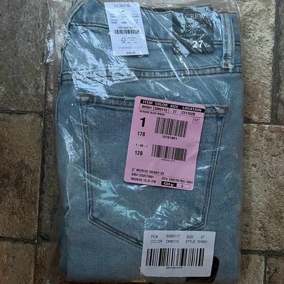 NEW! J.Crew 9” Mid Rise Skinny Jeans in All Day Stretch, Seaside Blue Wash - Picture 6 of 7